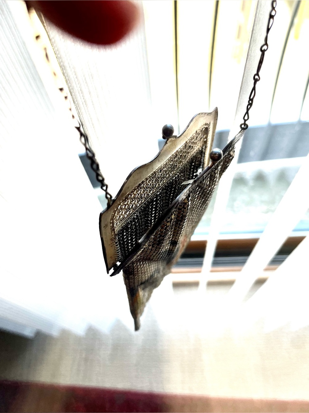 Art Nouveau enamel metal mesh evening bag with swirl design. - Picture 7 of 9
